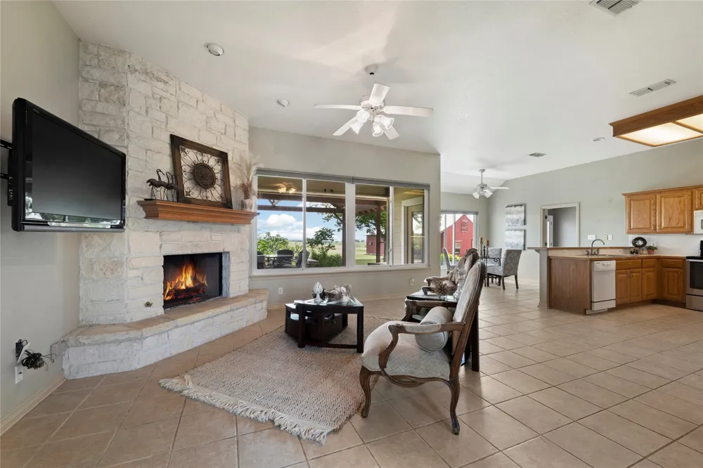 1005 E Buttercup Road Taylor, TX 76574