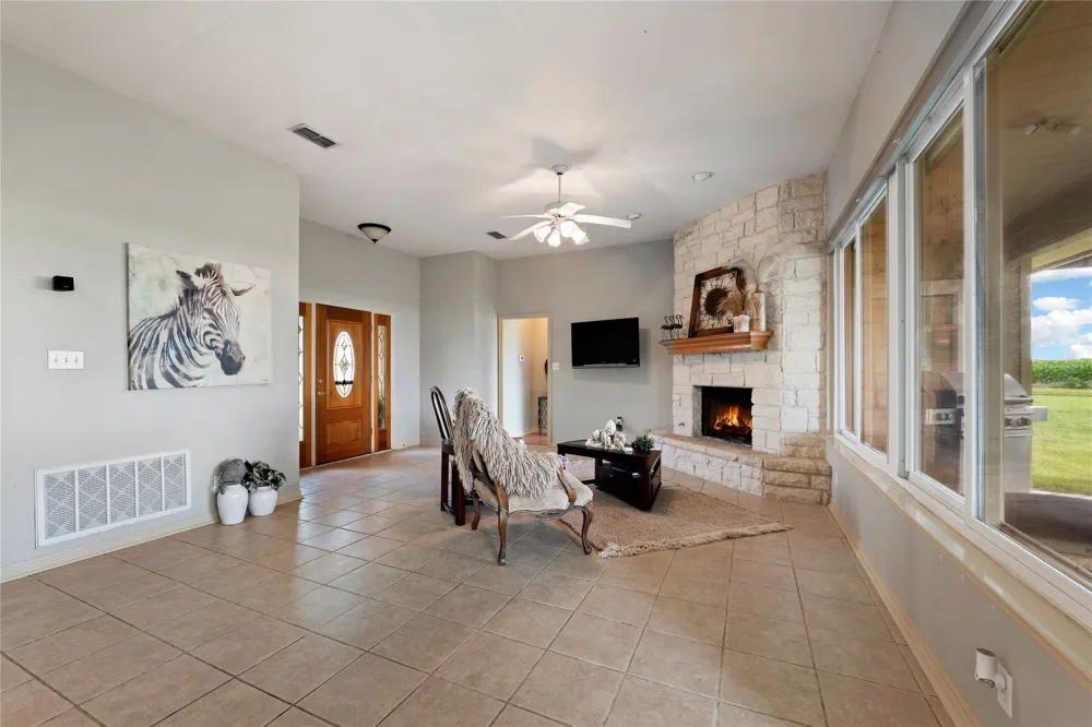 1005 E Buttercup Road Taylor, TX 76574