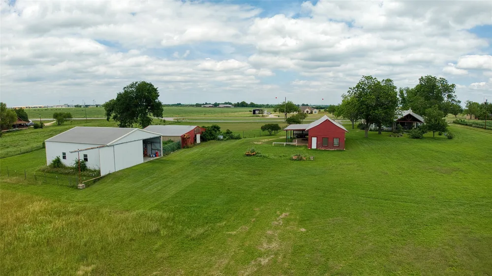 1005 E Buttercup Road Taylor, TX 76574