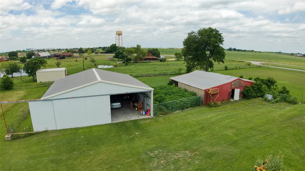 1005 E Buttercup Road Taylor, TX 76574
