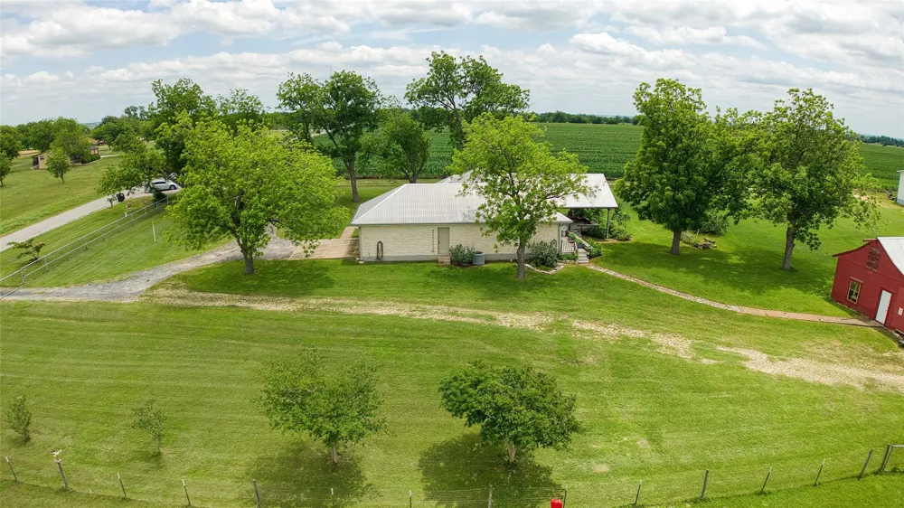 1005 E Buttercup Road Taylor, TX 76574