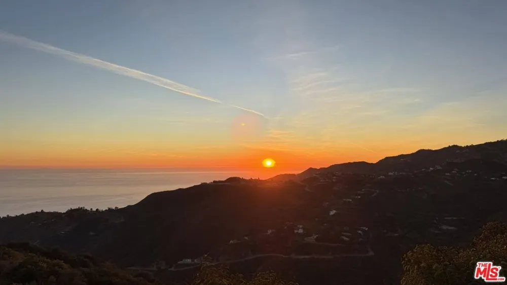 2195 Little Las Flores Topanga, CA 90290