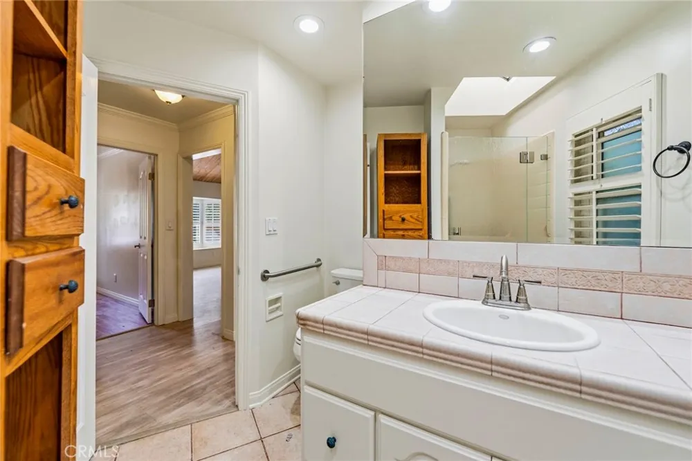 6489 Alta Gracia Tujunga, CA 91042