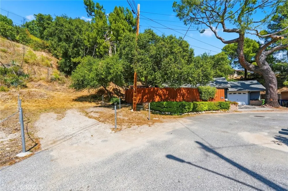 6489 Alta Gracia Tujunga, CA 91042