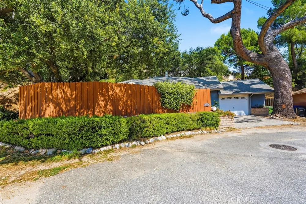 6489 Alta Gracia Tujunga, CA 91042