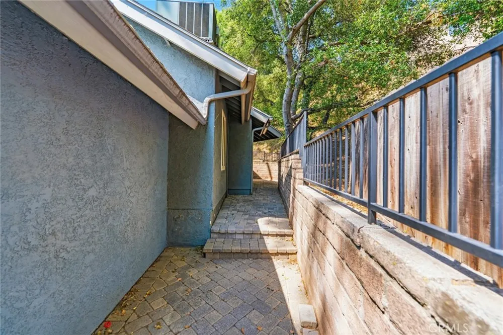 6489 Alta Gracia Tujunga, CA 91042
