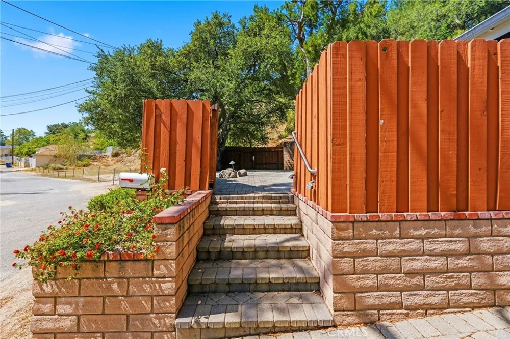 6489 Alta Gracia Tujunga, CA 91042