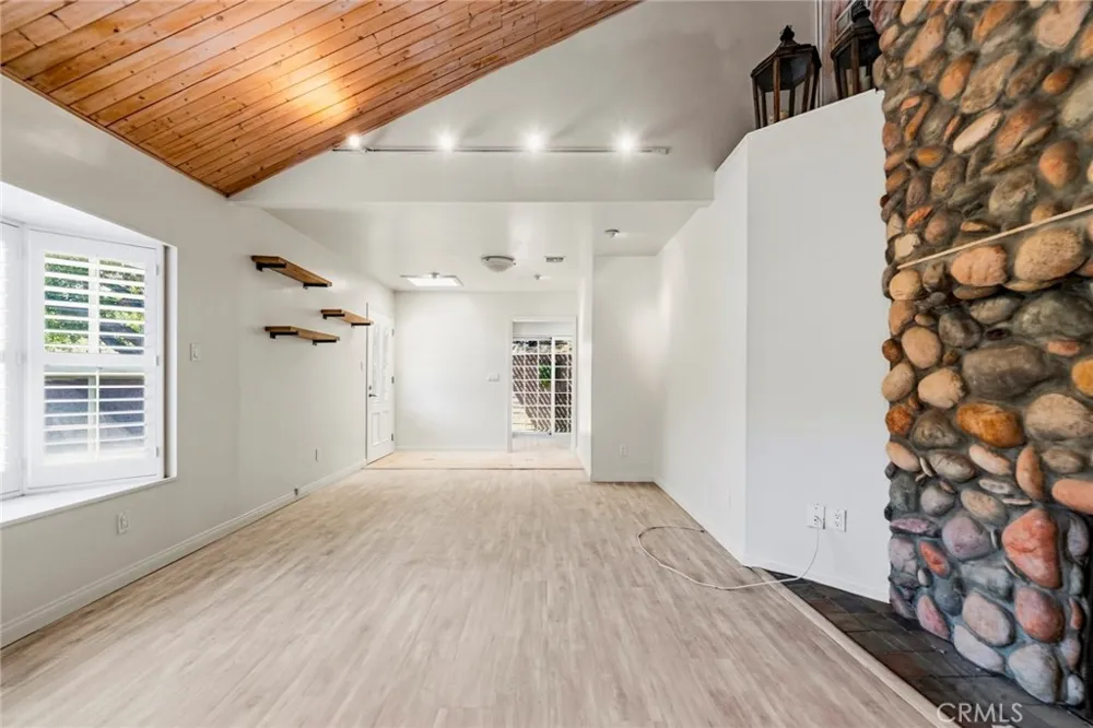 6489 Alta Gracia Tujunga, CA 91042