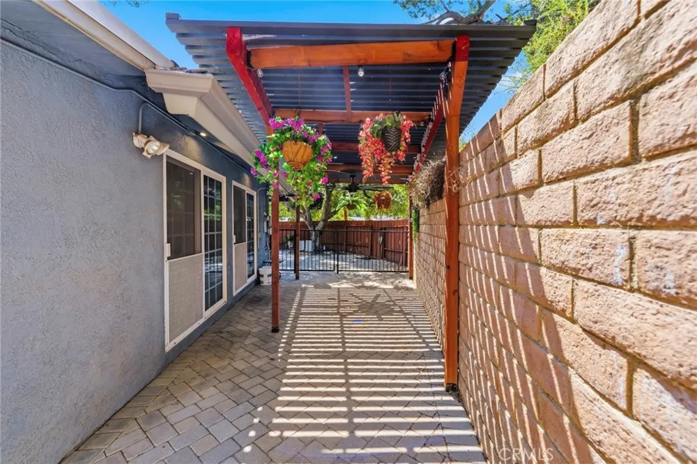 6489 Alta Gracia Tujunga, CA 91042