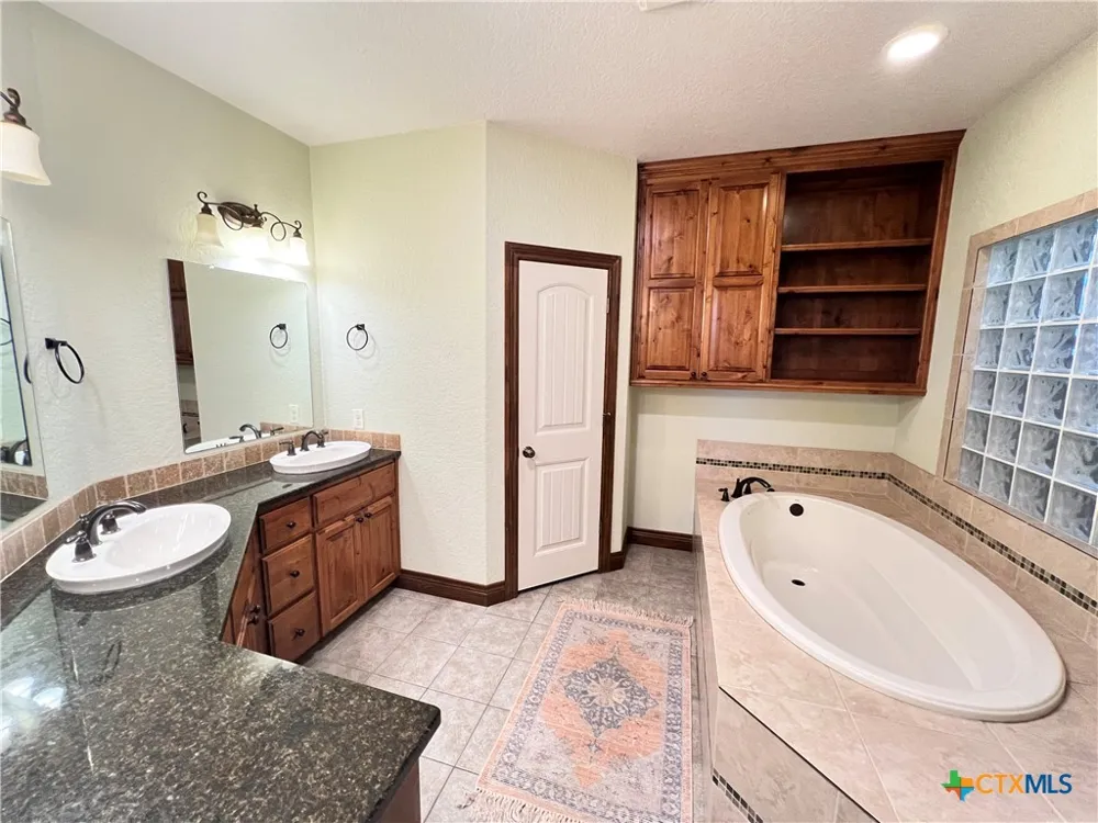 2264 Granada Hills New Braunfels, TX 78132