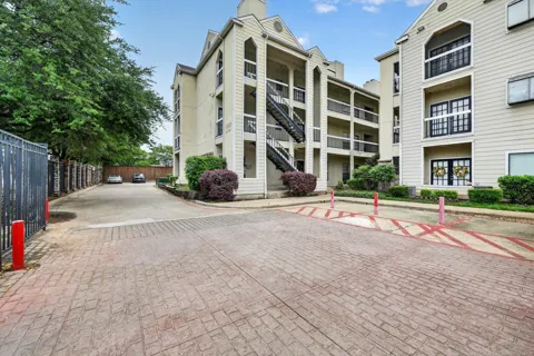 4800 W Lovers Lane #501