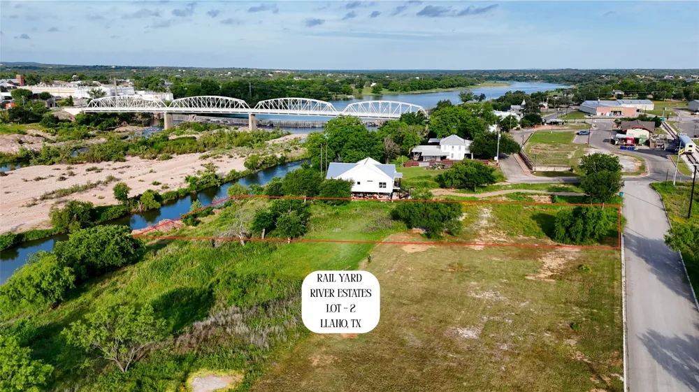 2 Walden Way Llano, TX 78643