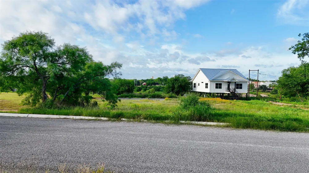2 Walden Way Llano, TX 78643