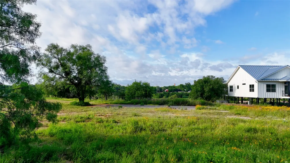 2 Walden Way Llano, TX 78643