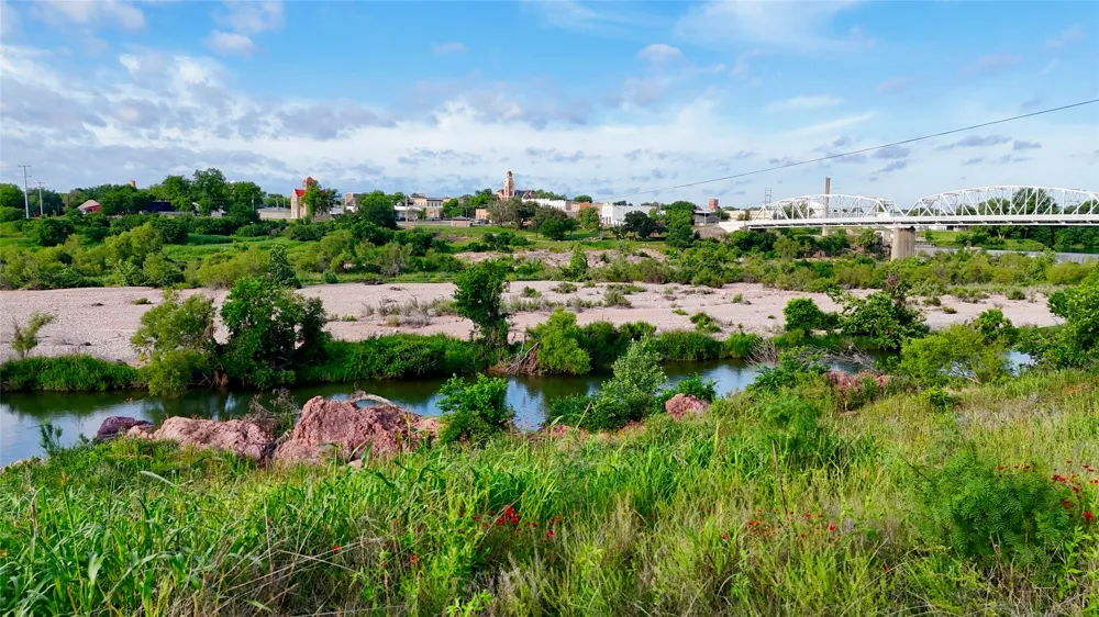 2 Walden Way Llano, TX 78643