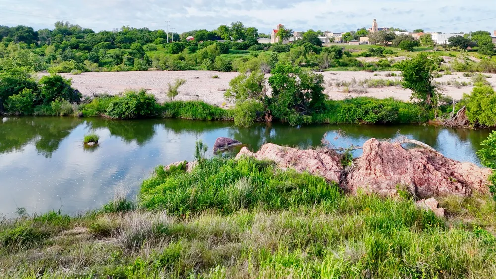 2 Walden Way Llano, TX 78643