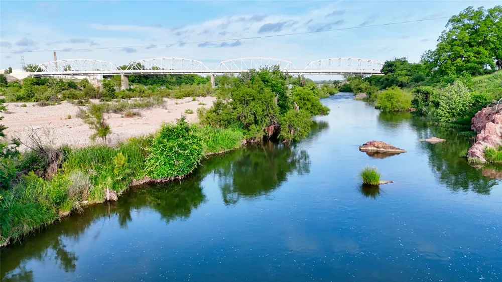 2 Walden Way Llano, TX 78643