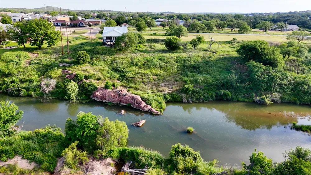 2 Walden Way Llano, TX 78643