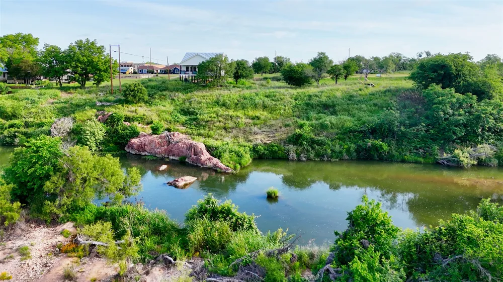 2 Walden Way Llano, TX 78643