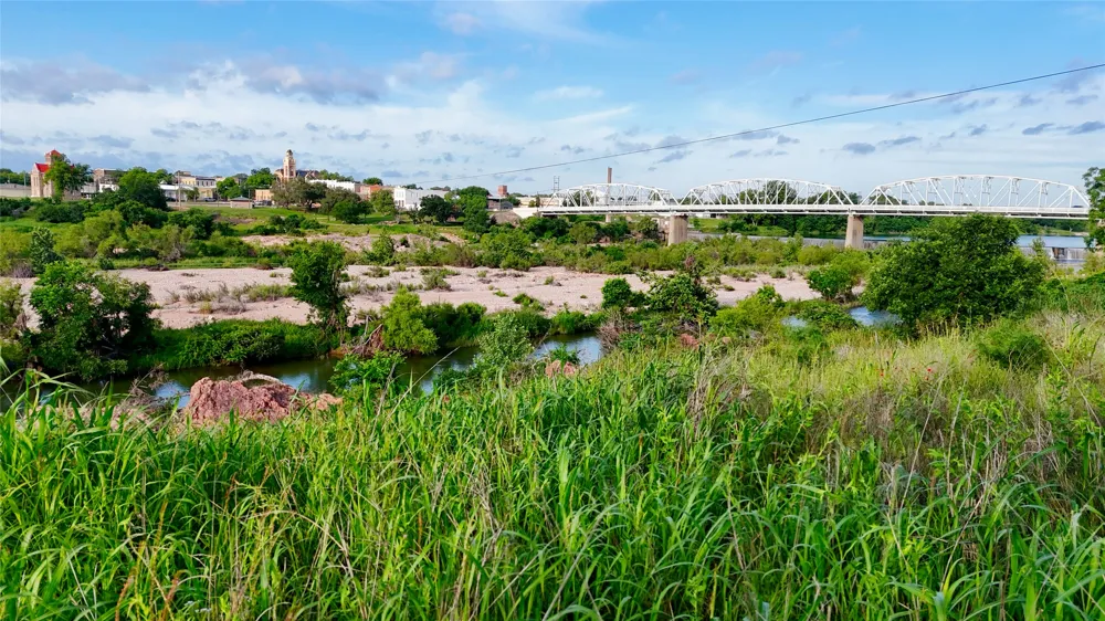 2 Walden Way Llano, TX 78643