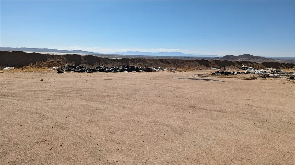 602 Mimosa El Mirage, CA 92301