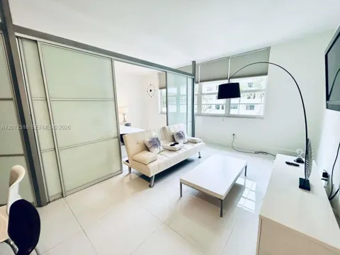 100 Lincoln Rd #526