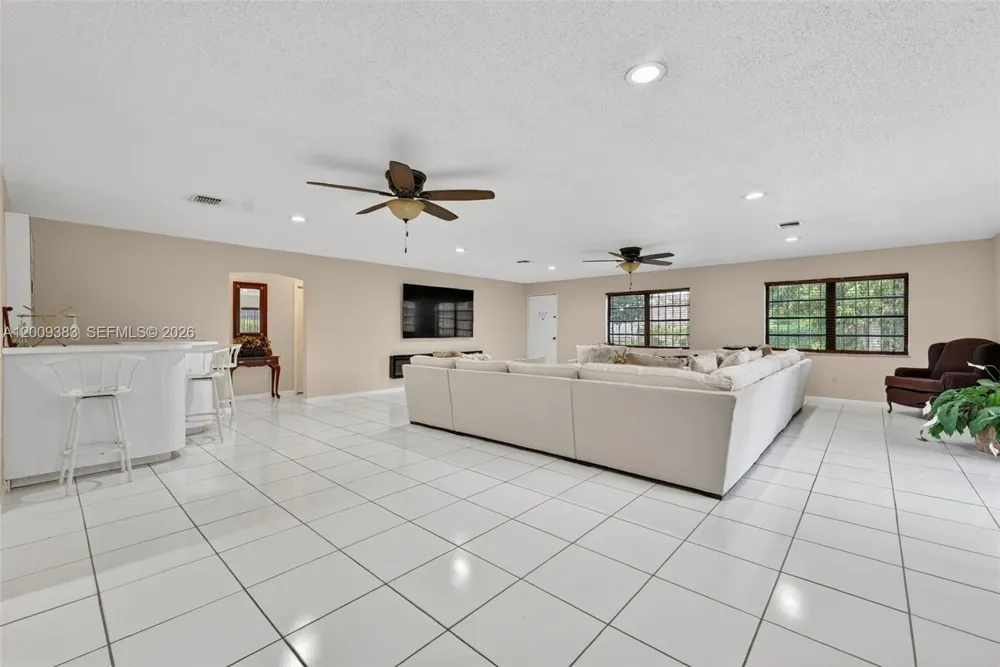 2450 NW 108th St Miami, FL 33167