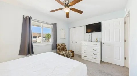 132 W Leslie Lane