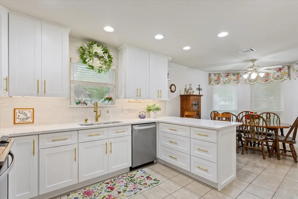 1216 Darbyton Drive Hewitt, TX 76643