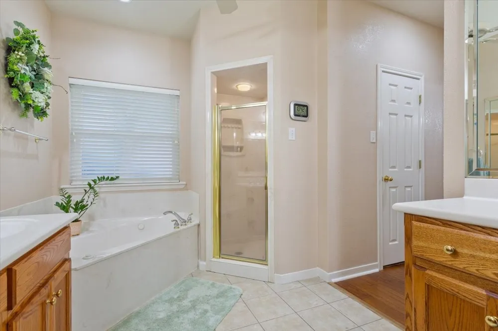 1216 Darbyton Drive Hewitt, TX 76643