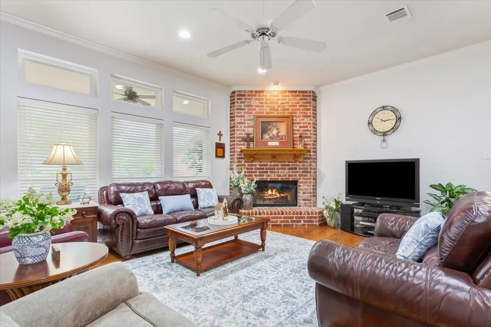 1216 Darbyton Drive Hewitt, TX 76643