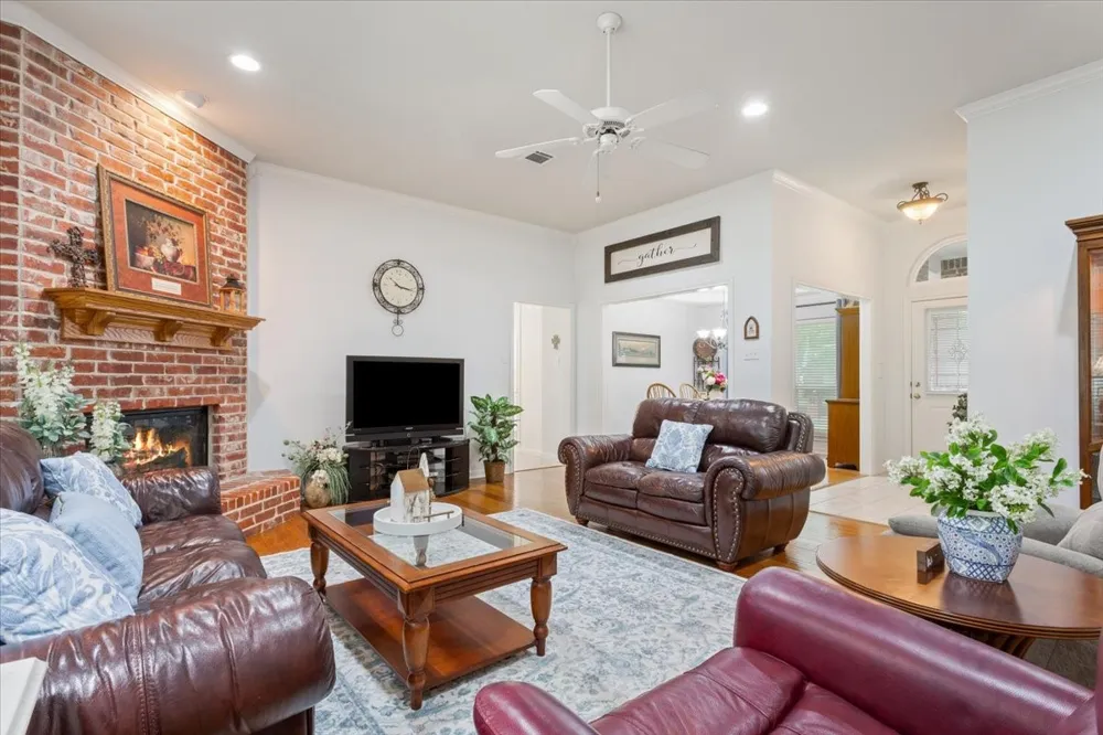 1216 Darbyton Drive Hewitt, TX 76643