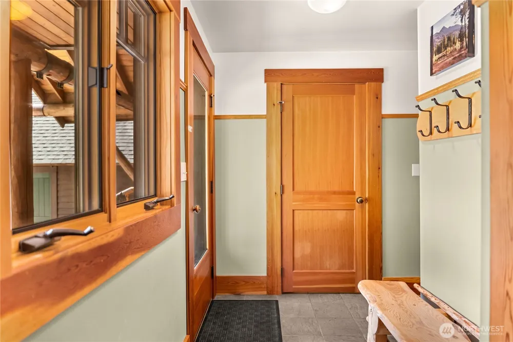32 Freestone Lake Drive Mazama, WA 98833