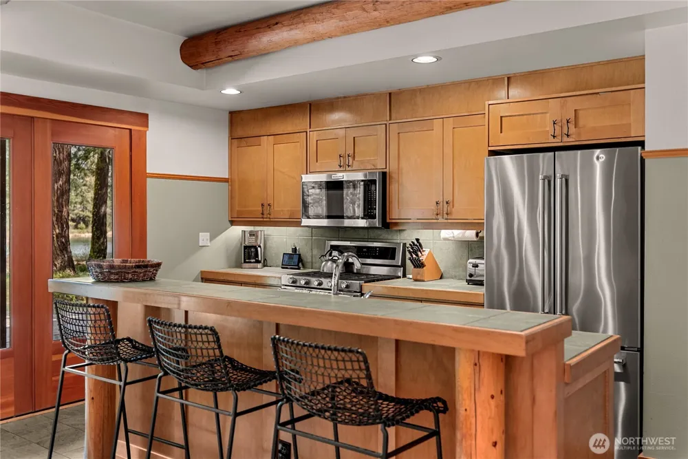 32 Freestone Lake Drive Mazama, WA 98833