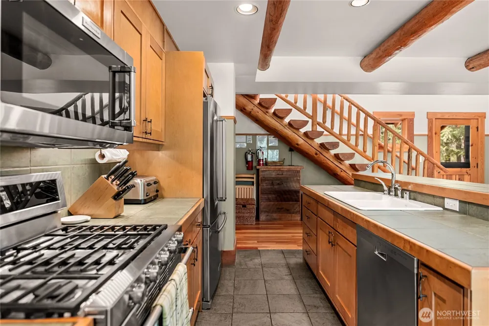 32 Freestone Lake Drive Mazama, WA 98833