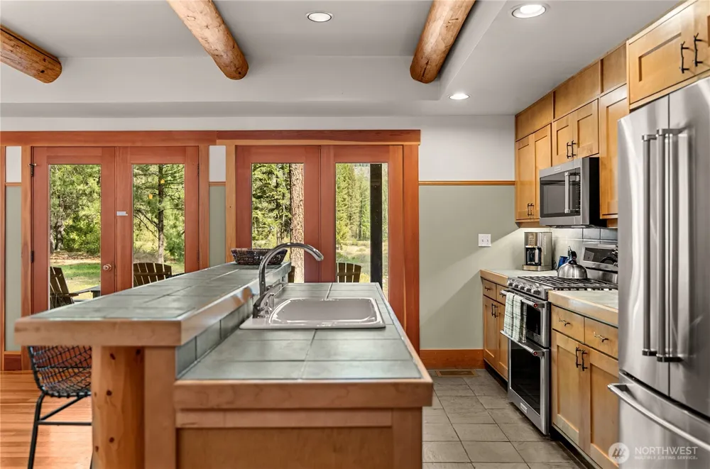 32 Freestone Lake Drive Mazama, WA 98833