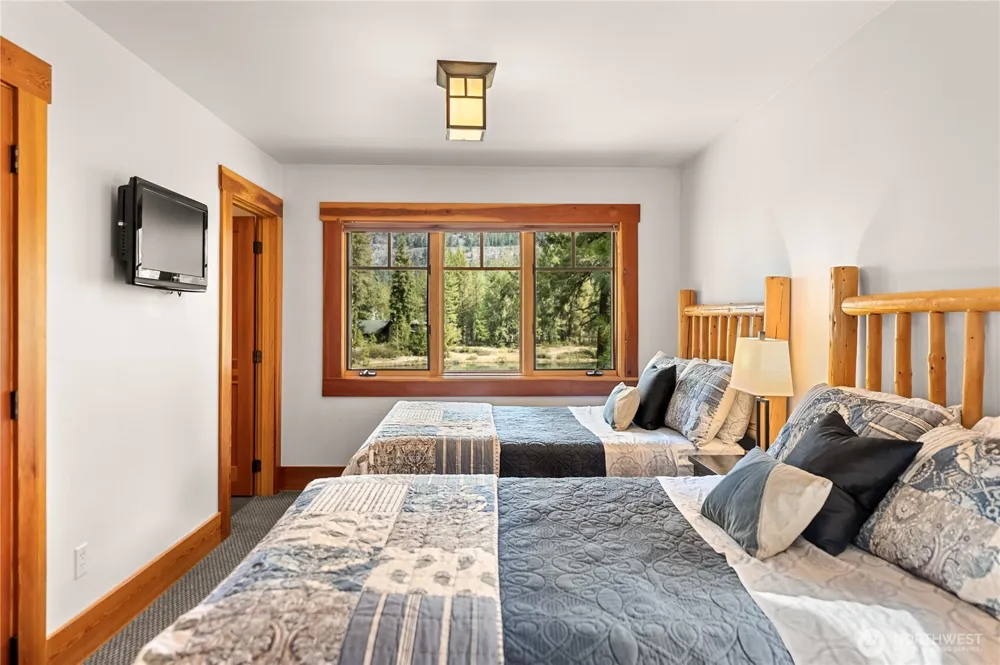 32 Freestone Lake Drive Mazama, WA 98833