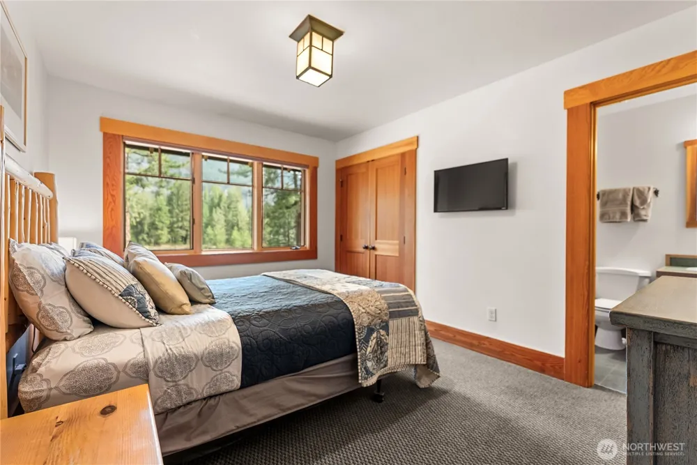 32 Freestone Lake Drive Mazama, WA 98833