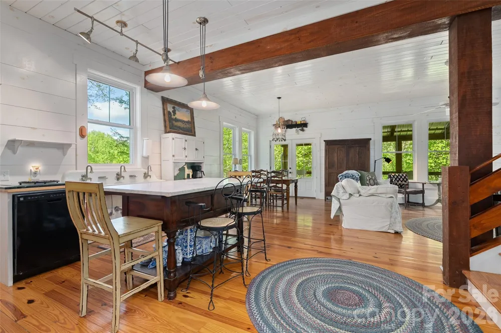 580 Split Pine Cove Clyde, NC 28721