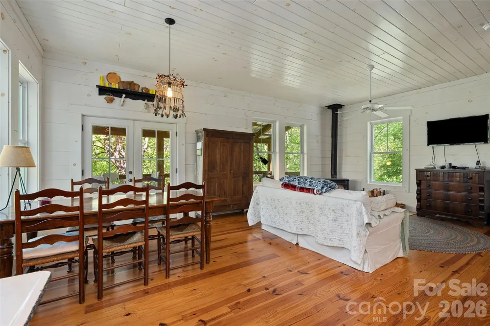 580 Split Pine Cove Clyde, NC 28721