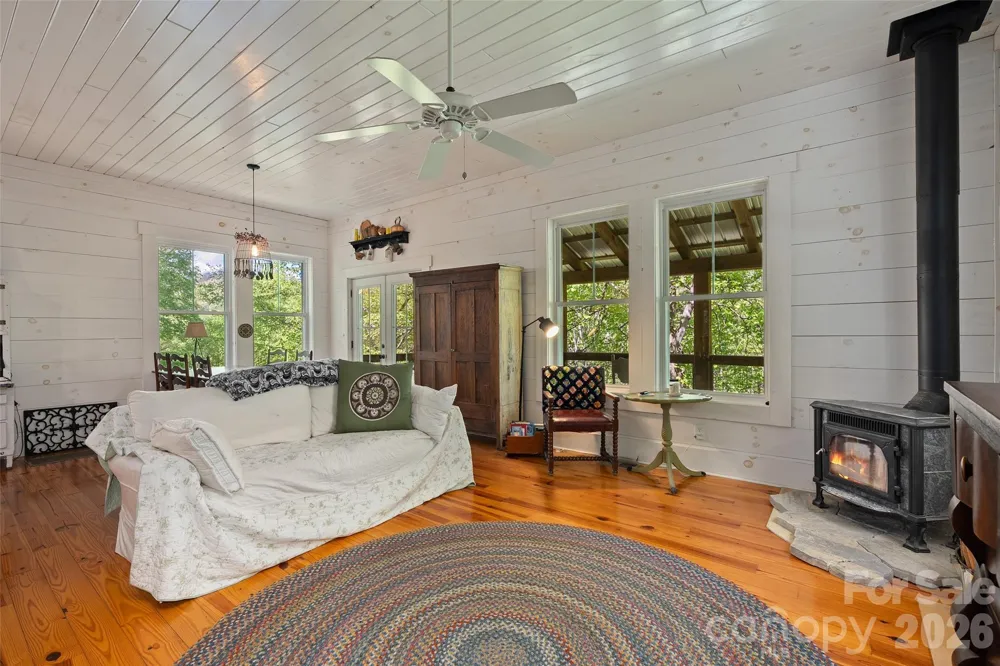 580 Split Pine Cove Clyde, NC 28721