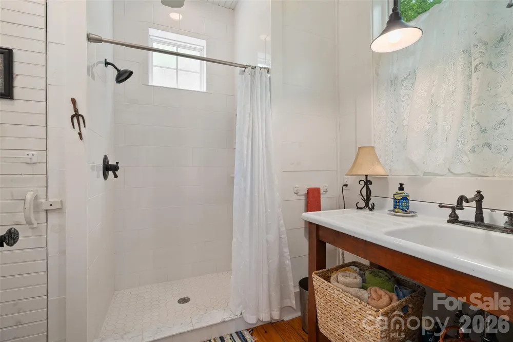 580 Split Pine Cove Clyde, NC 28721
