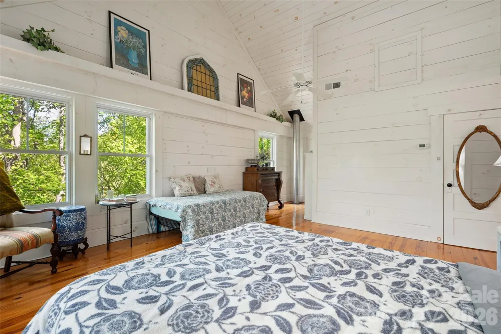 580 Split Pine Cove Clyde, NC 28721