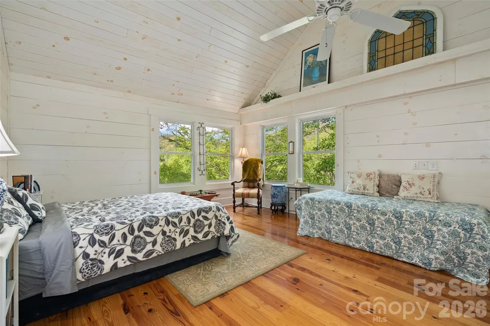 580 Split Pine Cove Clyde, NC 28721