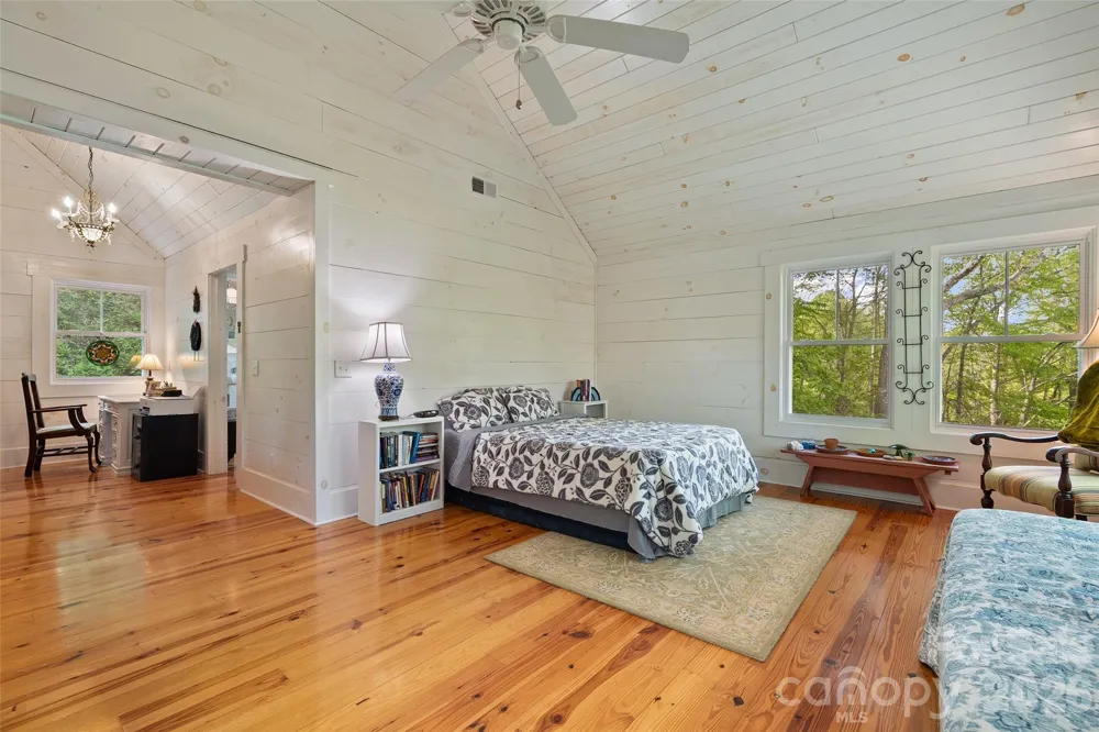 580 Split Pine Cove Clyde, NC 28721