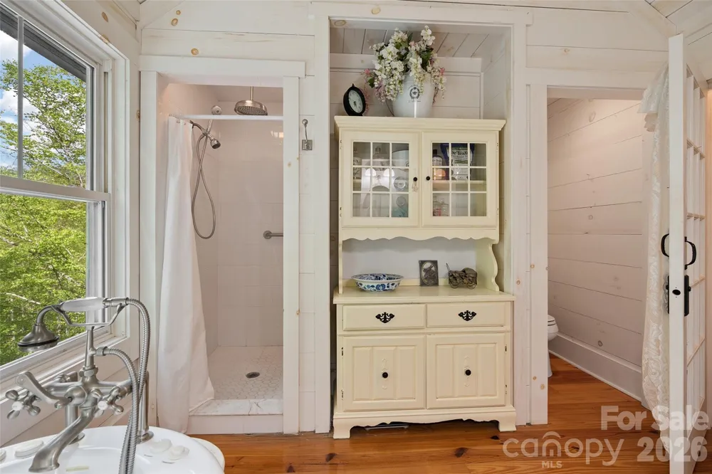 580 Split Pine Cove Clyde, NC 28721