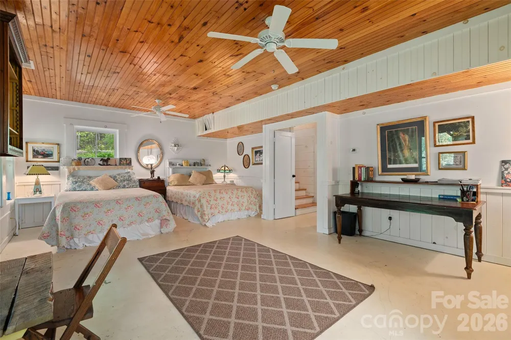 580 Split Pine Cove Clyde, NC 28721