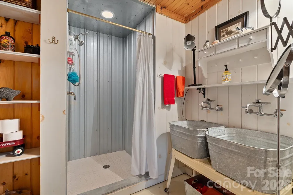 580 Split Pine Cove Clyde, NC 28721