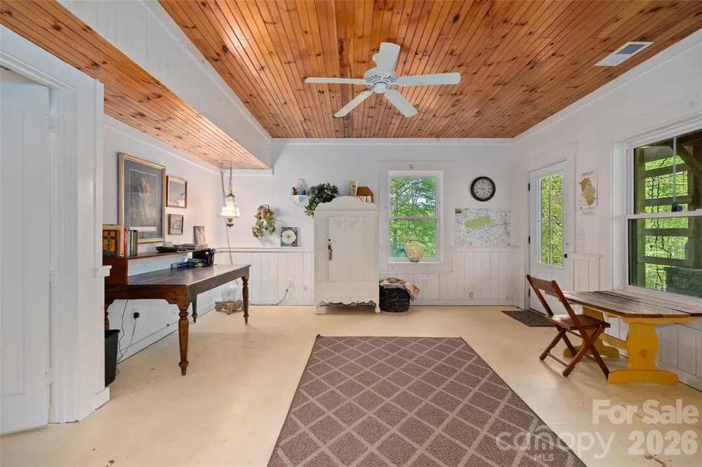 580 Split Pine Cove Clyde, NC 28721