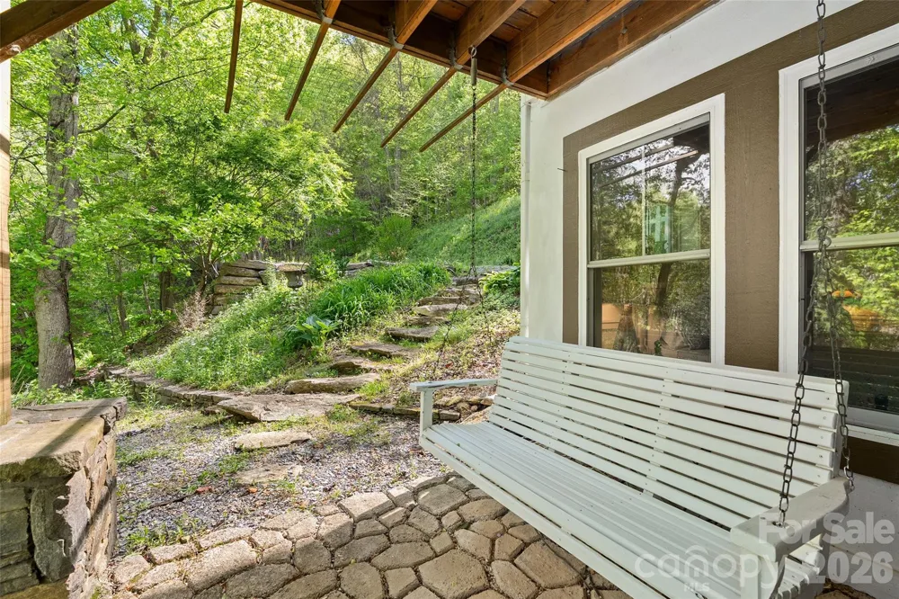 580 Split Pine Cove Clyde, NC 28721